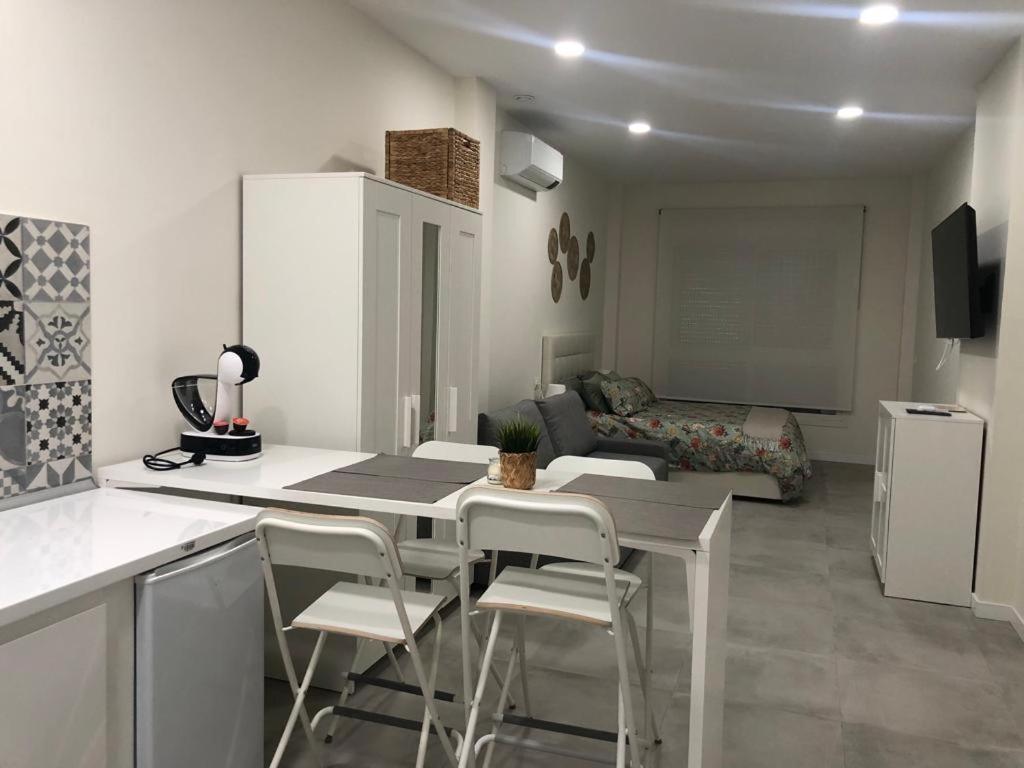Centro Estudio Trinidad Malaga 3 Zewnętrze zdjęcie