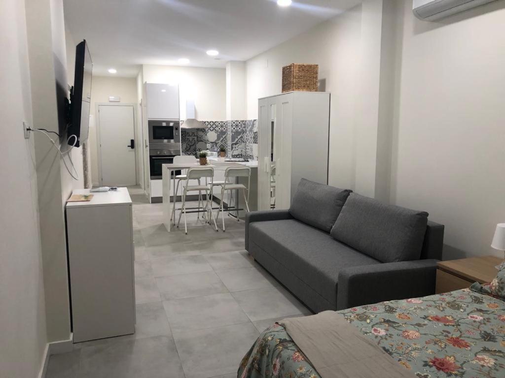 Centro Estudio Trinidad Malaga 3 Zewnętrze zdjęcie
